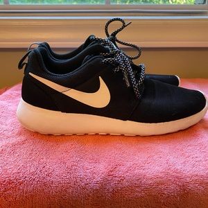 Nike Roshe Sneakers